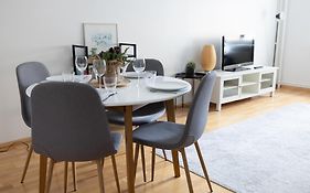 2Ndhomes Charming Central 1Br City Apartment With Great Location